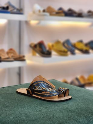 صورة زبيري وطني مطرز  ارضيه جلد مديل م22